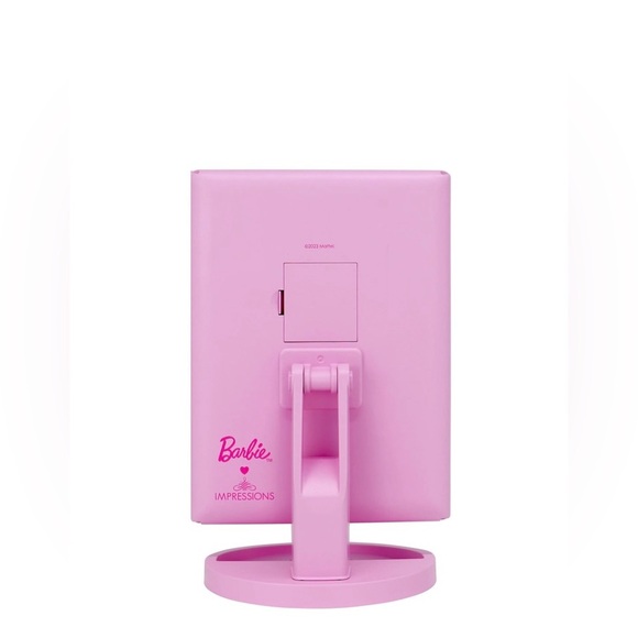 Impressions Barbie LED Makeup Mirror Tri Fold with Magnification - Picture 2 of 13